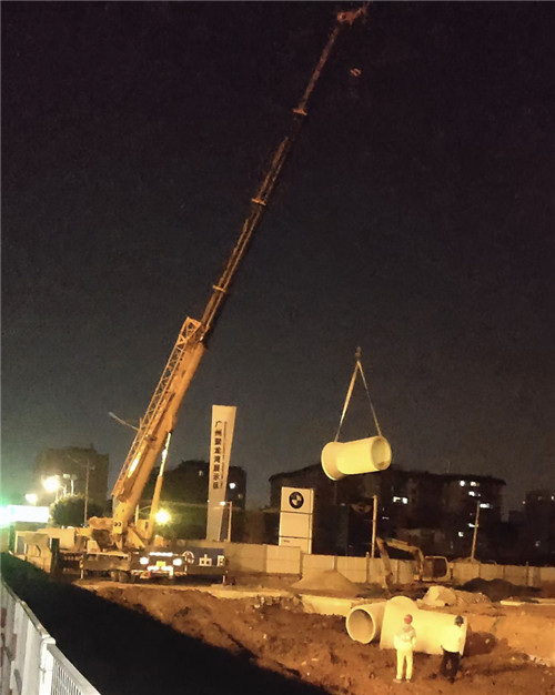 甘孜“弯臂矫正”—— 吊车的 “形变补偿” 技术